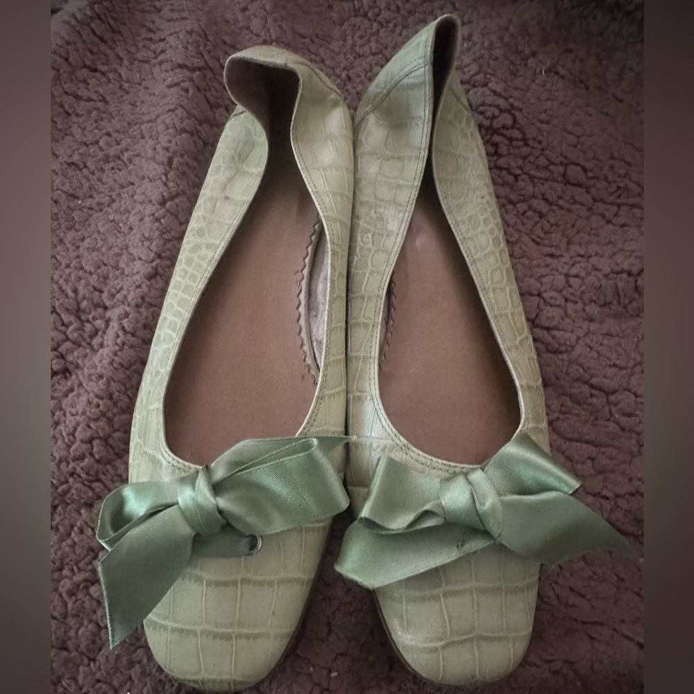 Harold’s Pistachio green croc-embossed leather ballet flats & decorative bows.